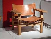 http://upload.wikimedia.org/wikipedia/commons/thumb/c/cf/B%C3%B8rge_Mogensen_-_Spannish_chair.jpg/220px-B%C3%B8rge_Mogensen_-_Spannish_chair.jpg
