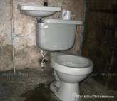 http://www.myindiapictures.com/pictures/up1/2012/09/funny-toilet-indian-jugaad.jpg